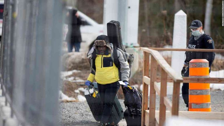 Canada changes rules to speed up asylum-seekers at US border
