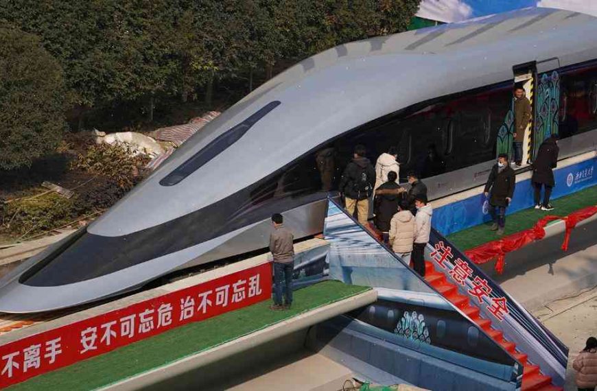 China’s high-speed rail ‘speedster’ hits record 620mph