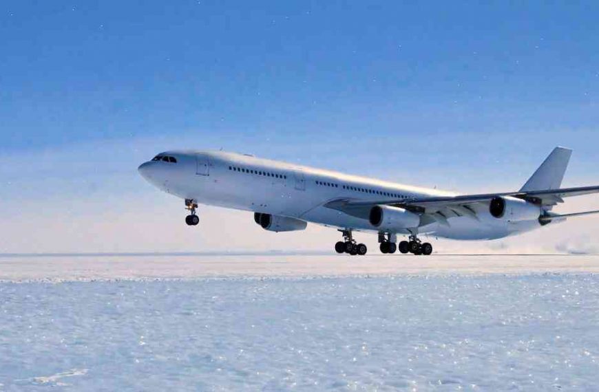 Airbus A340 flies over Antarctica for first time since 1929 to support research
